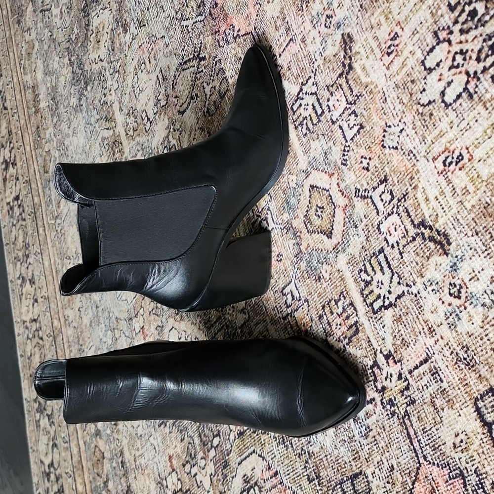 STUNNING Steve Madden black leather slip on bootie! - Picture 2 of 8